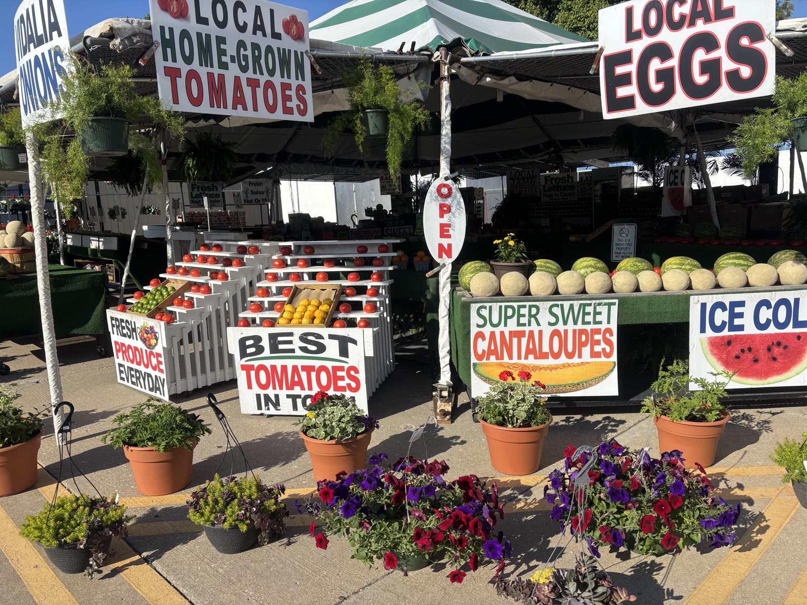 Storefront of Everyday Produce Market in Waldo, Kansas City